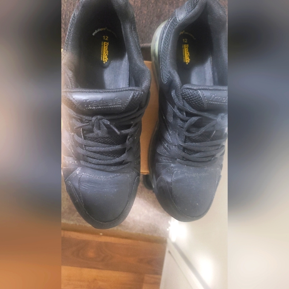 O2 Air Tredsafe Slip resistant size US 12 black sneakers